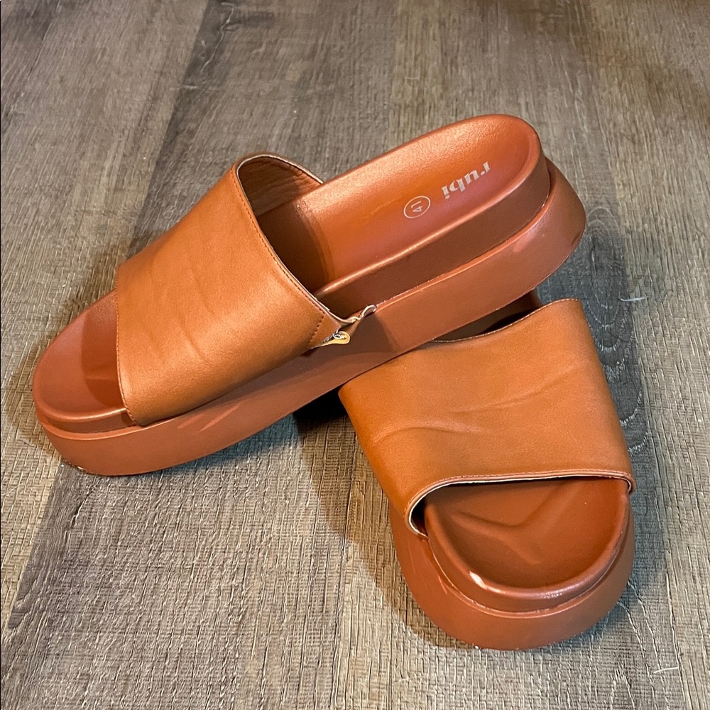 Cotton On rubi Platform Slides